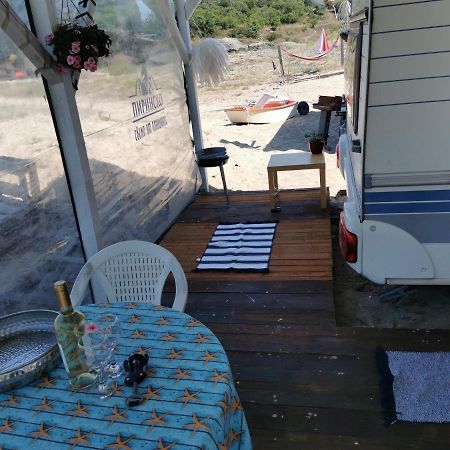 Sea Caravan/Camper On The Beach Китен Экстерьер фото