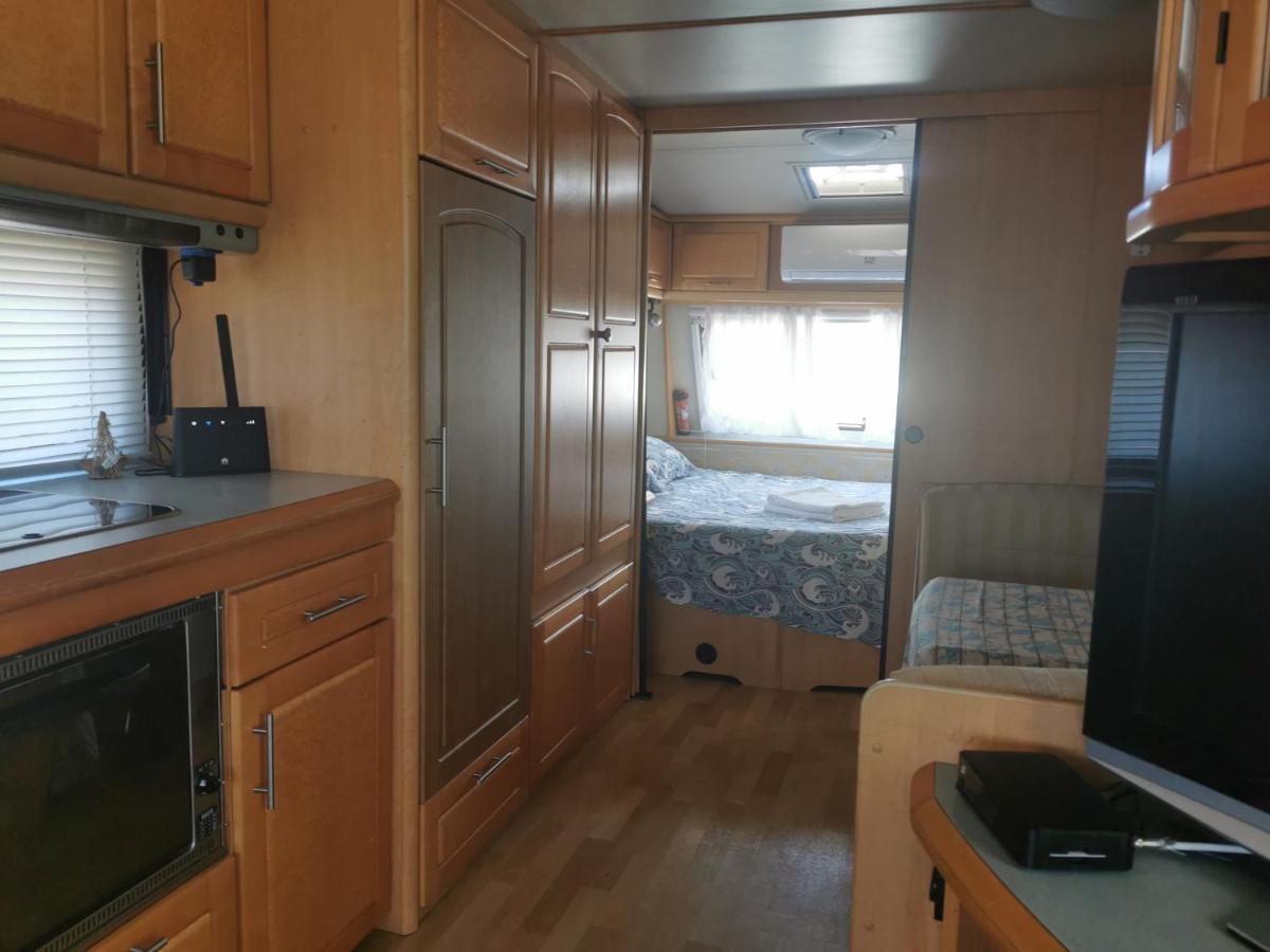 Sea Caravan/Camper On The Beach Китен Экстерьер фото