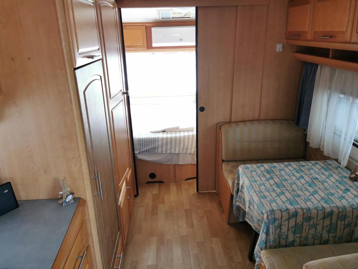 Sea Caravan/Camper On The Beach Китен Экстерьер фото