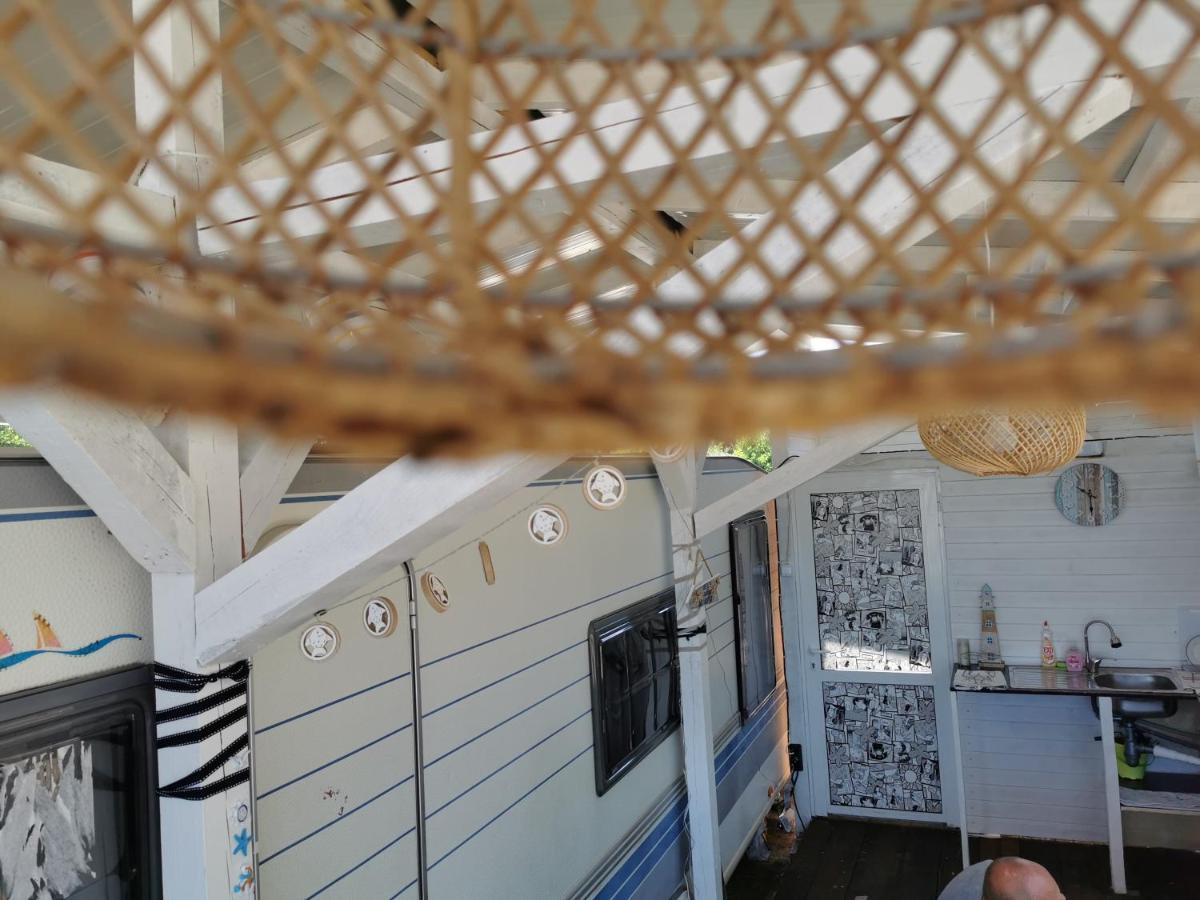 Sea Caravan/Camper On The Beach Китен Экстерьер фото