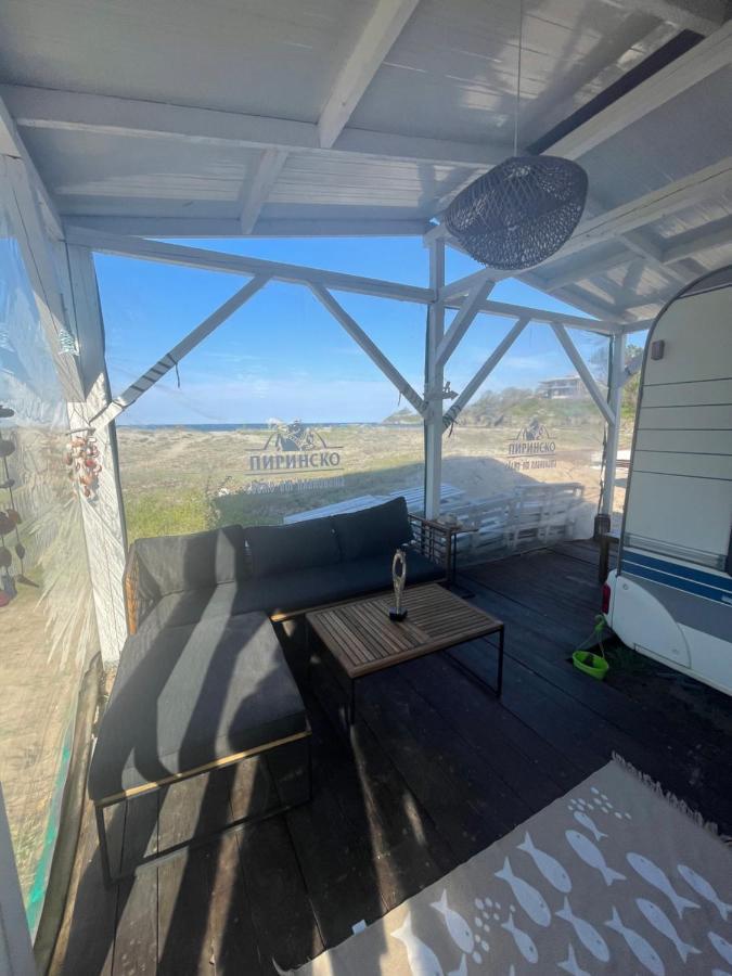 Sea Caravan/Camper On The Beach Китен Экстерьер фото