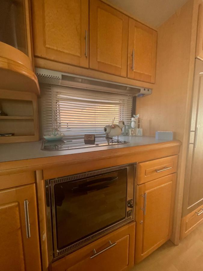 Sea Caravan/Camper On The Beach Китен Экстерьер фото