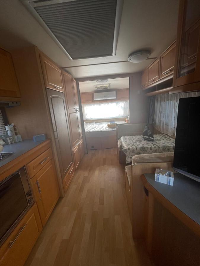 Sea Caravan/Camper On The Beach Китен Экстерьер фото