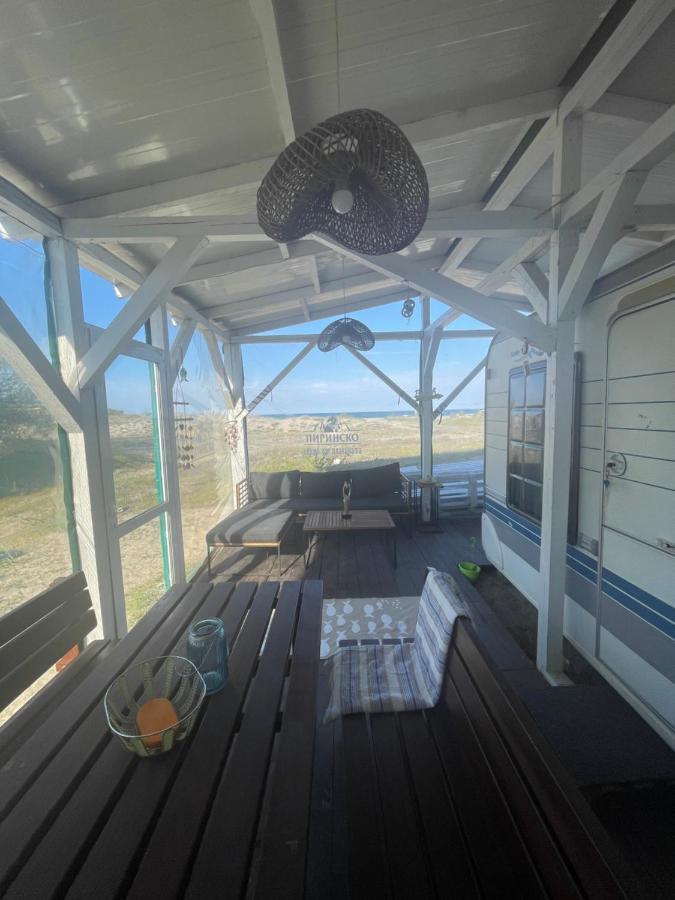 Sea Caravan/Camper On The Beach Китен Экстерьер фото